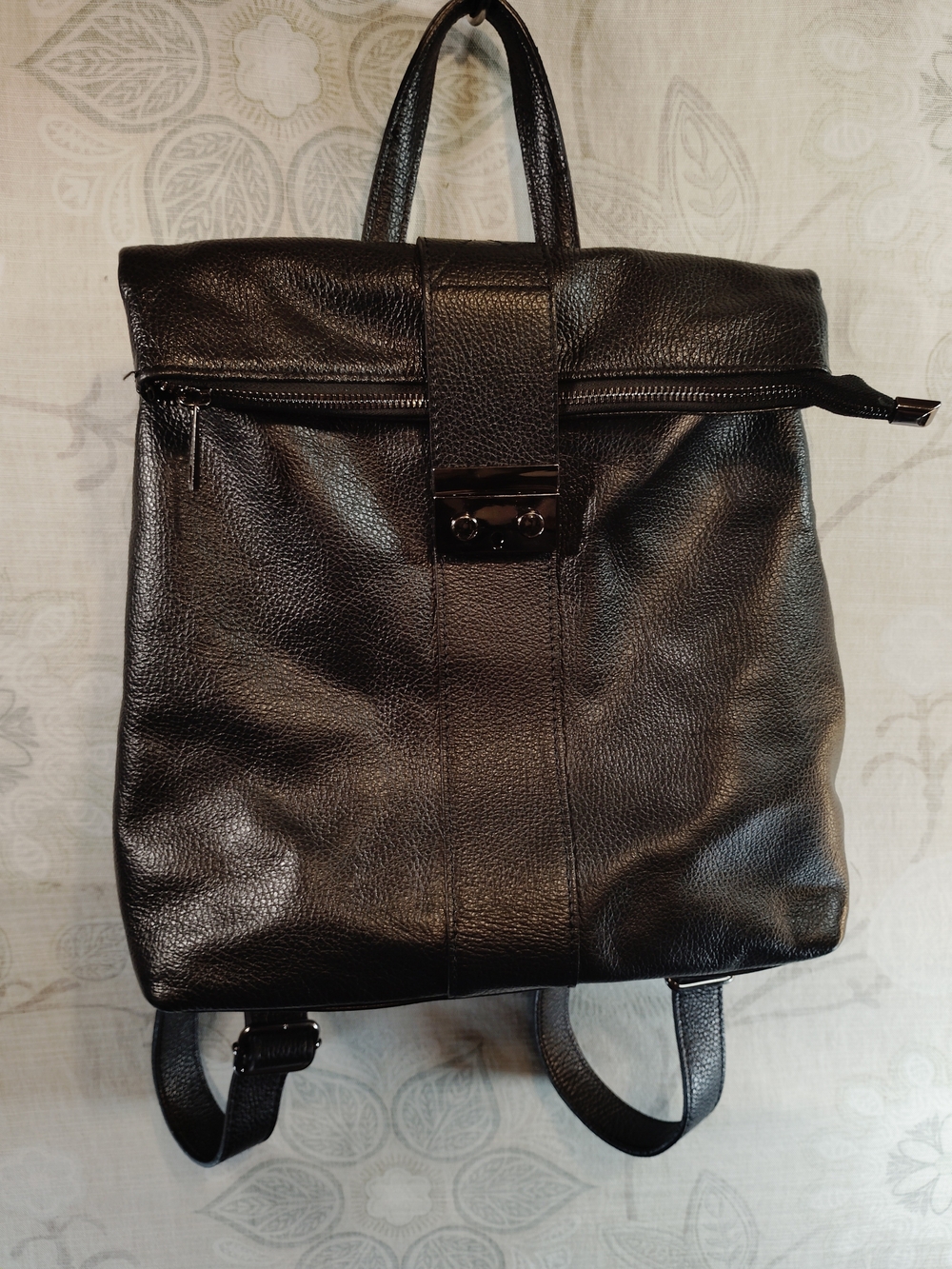 Vera Pelle Black Italian Leather Backpack - With Zipper Pockets On Back &Side